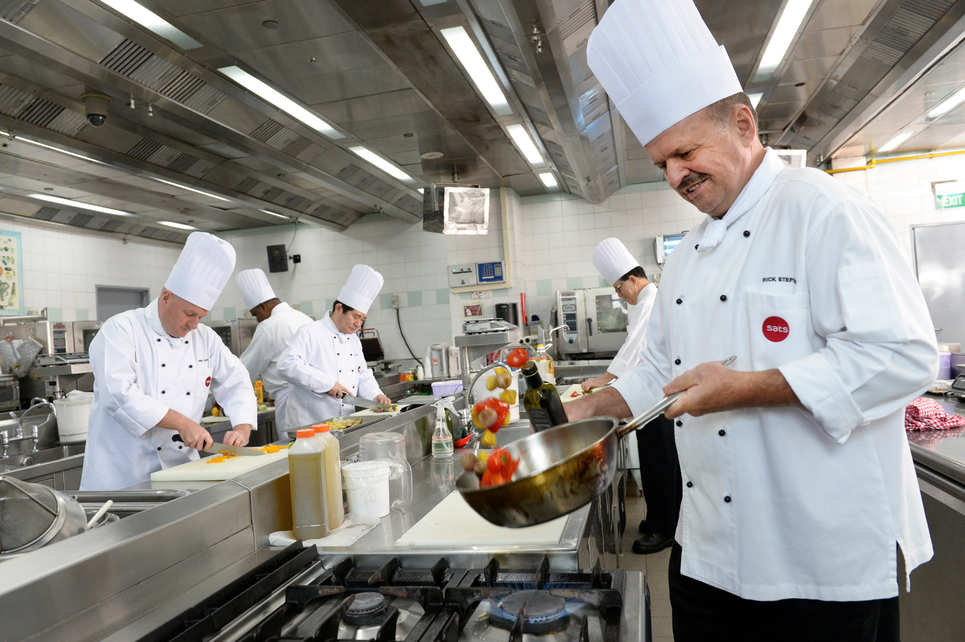 SATS-Chefs-Preparing-Food-in-the-Kitchen